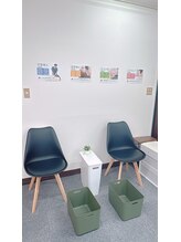 ナオル整体 勝田台院(NAORU整体)/待合デスク・勝田台・矯正・整体