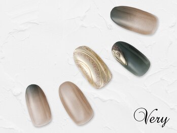 くすみカラーのモード系ネイル