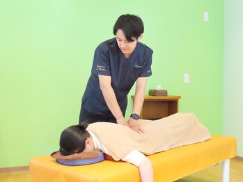 烏山くじら堂鍼灸整骨院の写真/つらい首コリ肩コリ腰痛のケアは丁寧なオーダーメイド施術で快適に♪