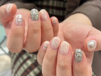 シー(She)/シルバーニュアンスネイル