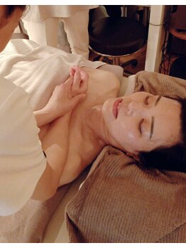 ノト(NOTO)/デコルテをクッキリ★