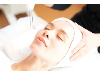 ナチュラル グロウ 木更津(NATURAL GLOW)の写真/韓国最新機器プラズマメラウェーブ導入！シミ・小ジワ・くすみを抑制する最先端機器☆