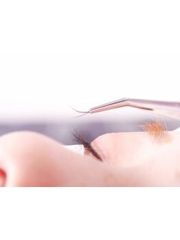 ナチュラル上品な目元にしたい