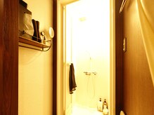 ロパナ ジャパン アーユルヴェーダ(ROPANA JAPAN AYURVEDA)の雰囲気（手狭ではございますがシャワールーム完備してございます）