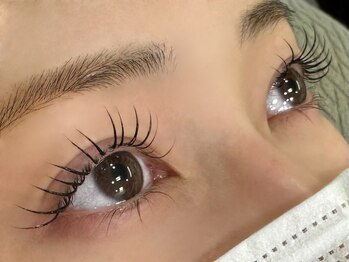 オジ(Oji)の写真/【お顔が盛れる！と話題☆】「韓ドル風まつげ」「束感まつ毛パーマ」でモテ可愛な理想のまつ毛に♪
