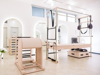 ピケピラティス 柏店(pique pilates)/ピンクのピラティスマシン
