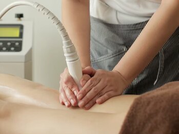 ハッテンビューティーパーク 池袋店(Hatten Beauty Park 810)の写真/スリムムーヴで脂肪撃退！冷えむくみにはハイパーナイフ◎前ももの張りやヒップ下のお肉を徹底撃退！