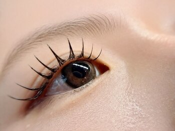 サーリアイラッシュ(Saari eyelash)の写真/フラットラッシュで軽やかに◎1２０本でナチュラルなお仕上がり！初めての方も安心してご相談ください！