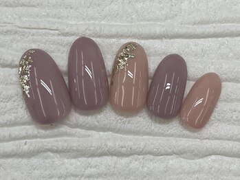 ハニービービー(Honey Bee Bee)/金箔ネイル