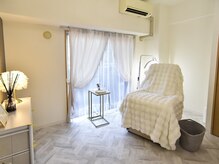 プライベート空間でゆっくり施術を受けられます。