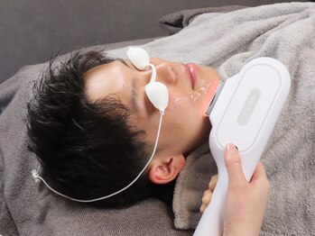 エイル(EILE)の写真/毎朝のヒゲ剃り、まだ時間を浪費しますか？「速い・痛みが少ない」ハイブリッド脱毛で余裕のある男の清潔感