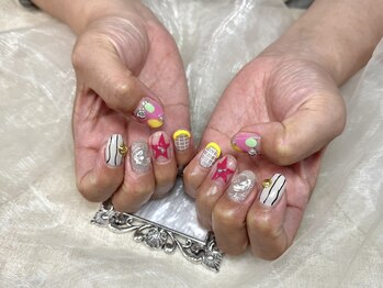 ヒラソルネイル(Girasol nail)/個性はネイルデザイン