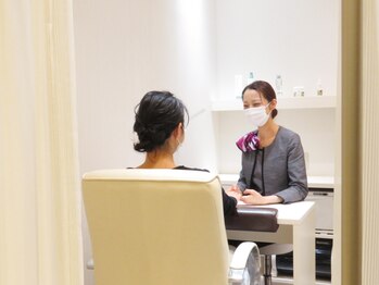 オングレース 東武百貨店池袋店の写真/【お手元のエイジングケア】シワの原因となる乾燥ケアに◎健康と美をサポートする本格ケアサロン♪