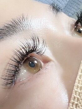 チルアンドアイ 千葉駅前店(Chill&Eye)の写真/【持続力×自由自在で選べる濃さ】盛れる♪バインドロック☆コーティング剤一本で超簡単束感まつ毛に♪