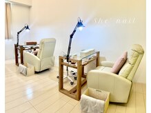 シーズネイル 那覇店(She's nail)の雰囲気（ネイルはソファー席で映画を見ながらゆっくりと♪）