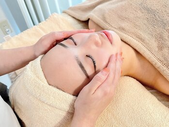 ラウレア(Laule'A)の写真/【エステ小顔当店人気No1★】人生を変えるうる艶♪最新の次世代小顔リフトUP機器で史上最高の小顔美人に!