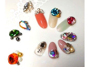 アンティクイーン(Antiqueen)/スワロフスキーのビジューも得意