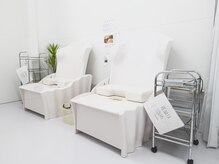 ネイルルーム リナータ(Nail Room RENATA)の雰囲気（YOSA製の水素同時発生よもぎ蒸しチェア♪美と健康の両方に効果◎）
