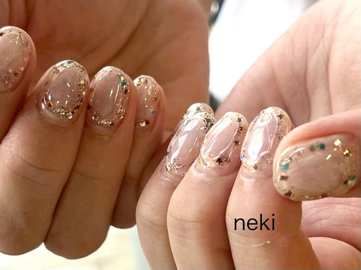 2025年-2026年冬トレンド】ストーン ドット ハンドのネイルデザイン集