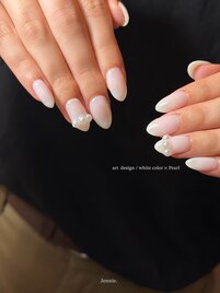 sheer white × pearl design.