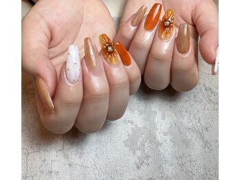 マグノリア(Magnolia)/ダイアミチップネイル　ひまわり