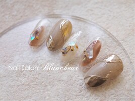 大人ブラウンのニュアンスネイル