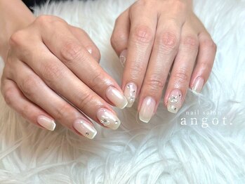 アンガット(angot.)/パールフラワーフレンチネイル