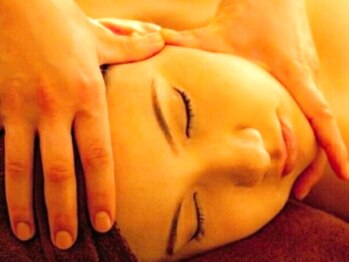 イーズサロン 京橋店の写真/緩んだフェイスライン&表情筋にしっかりアプローチしグイグイ引き上げ♪肥大するお顔をギュッと絞ります◎