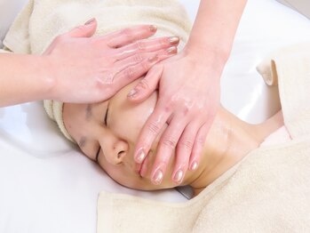 オン 絹(on silk)の写真/デコルテマッサージ＆フェイシャル＆ヘッドスパでスッキリ小顔×お顔のたるみ改善に◎