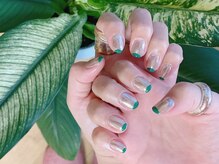 サニエプラス(Sagnier+)/ミラーのポイントネイル