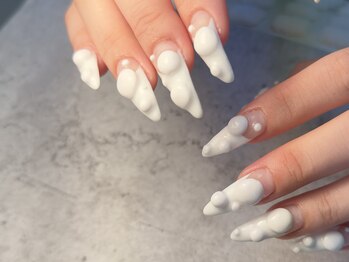 個性派ぷっくりネイル