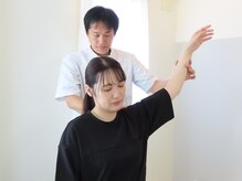 所沢西口連動整体院/肩の可動を調べます！