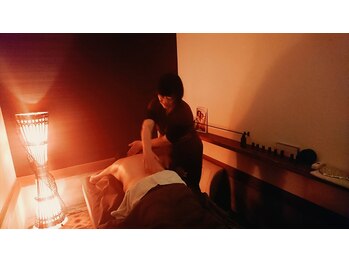 アロマヒル(ARO-MAHIR)/心も癒すアロマタッチテクニック