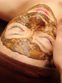 ジッピーオブトータルビューティー エステ(Zippy of totalbeauty)の写真/くすみニキビ・ザラつき・黒ずみ徹底洗浄！新世代ハーブOFFピーリングでつるんと陶器肌へ