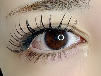 ラヴィアスプラス(LAVIAS+)の写真/高技術×短時間で理想のまつ毛に☆幅広い年齢の方が通える人気サロン♪モチの良さにも自信あり◎