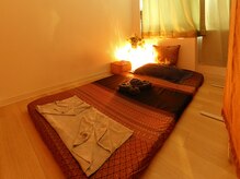 暖色系の色を施した施術室