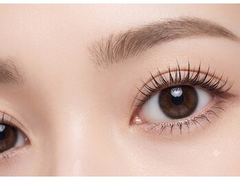 EYE SALON SHIROI TOBIRA 熊本銀座通り【まつげパーマ/パリジェンヌ/眉毛/マツエク】の写真/高い技術力でモチ◎軽さも人気のフラットマットラッシュ取扱い★束間まつげパーマ/マツエク/パリジェンヌ