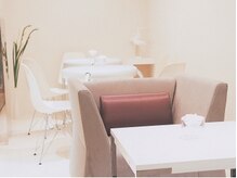 クリニカルエステ イーズ 泉北パンジョ店/ゆったり落ちついた店内♪