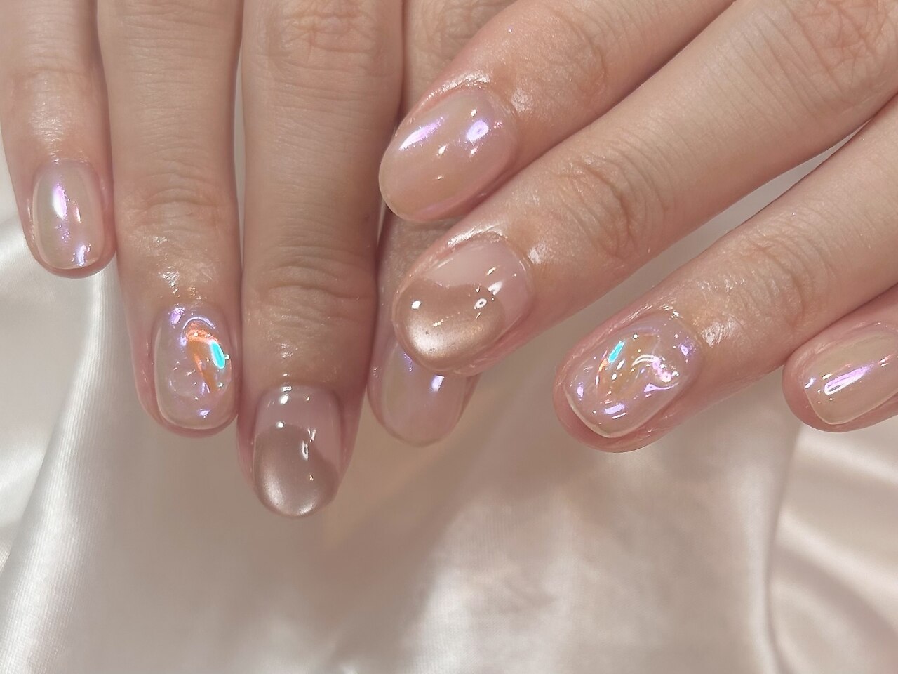 2025年秋トレンド】オーロラミラー ハンドのネイルデザイン集