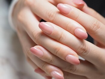 ネイルサロン ラフィネ(Raffine)の写真/シンプルなオフィスネイルも圧倒的に美しい指先に…☆オフィス向けのカラーも多数ご用意◎