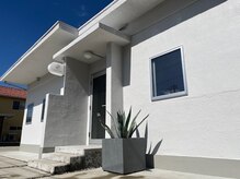 ポノポノ(pono pono)の雰囲気（白亜の壁。リゾート気分でお越しください）