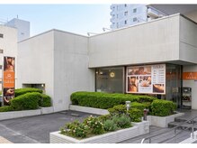 ラッカ(lakka)の雰囲気（店舗前に駐車場２台完備玄関前スロープ有ります。）