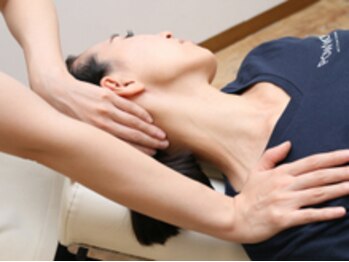 パウワウ メルサ自由が丘店/凝り固まった首をストレッチ