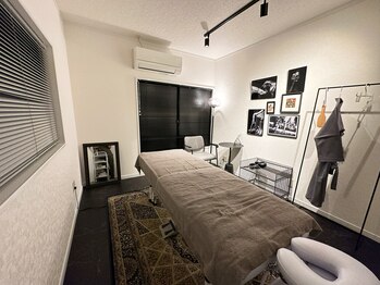 ホワイトタイム(white time)/２F【黒を基調】としたお部屋