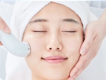 エステティックサロンLUPOの写真/立体的なハリ感を実感できる新感覚エステ☆ゆるんだお顔を優しく引き上げ、フェイスラインすっきり！