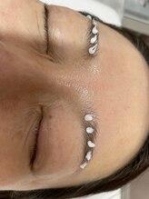 サロン ド リリー(Salon de lily)/HBLで眉毛の毛流れをととのえる