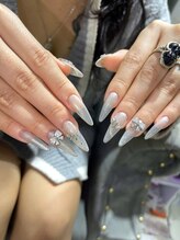 ヘブン ネイル 鶯谷(HEAVEN Nail)/ラメネイルとチャーム付き