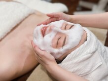 汚れをキレイに洗い流す役割なのにまるで高級な美容液成分の【クレンジング＋洗顔】