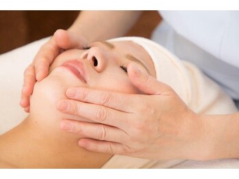 アミクール エステティックサロン(amicoeur)/【5】目力UP！耳介フェイシャル