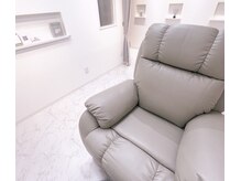 リレル(Lirelle)の雰囲気（フルリクライニングソファでゆったりくつろいでください♪）